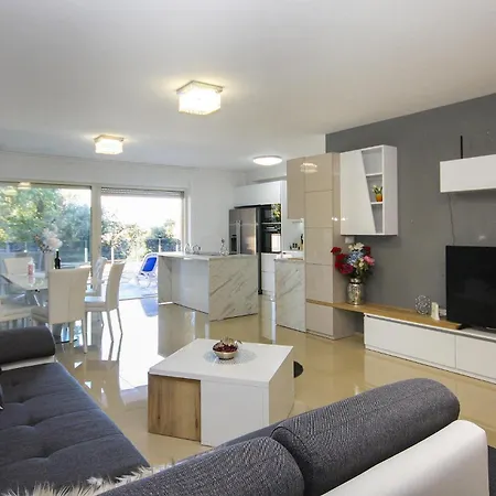 Apartment Amazing In *