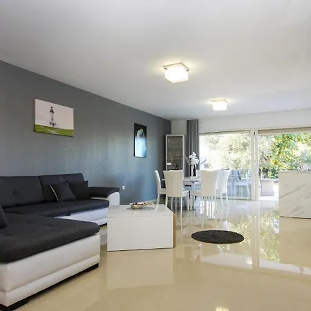 Stunning Apartment In Pula Pula