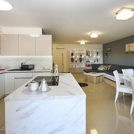 Lägenhet Stunning Apartment In Pula Pula